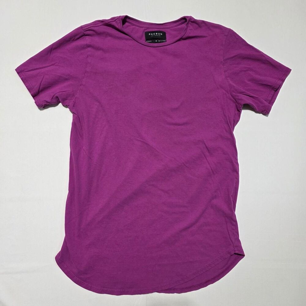 PacSun women's size medium -scallop fit- magenta t-shirt